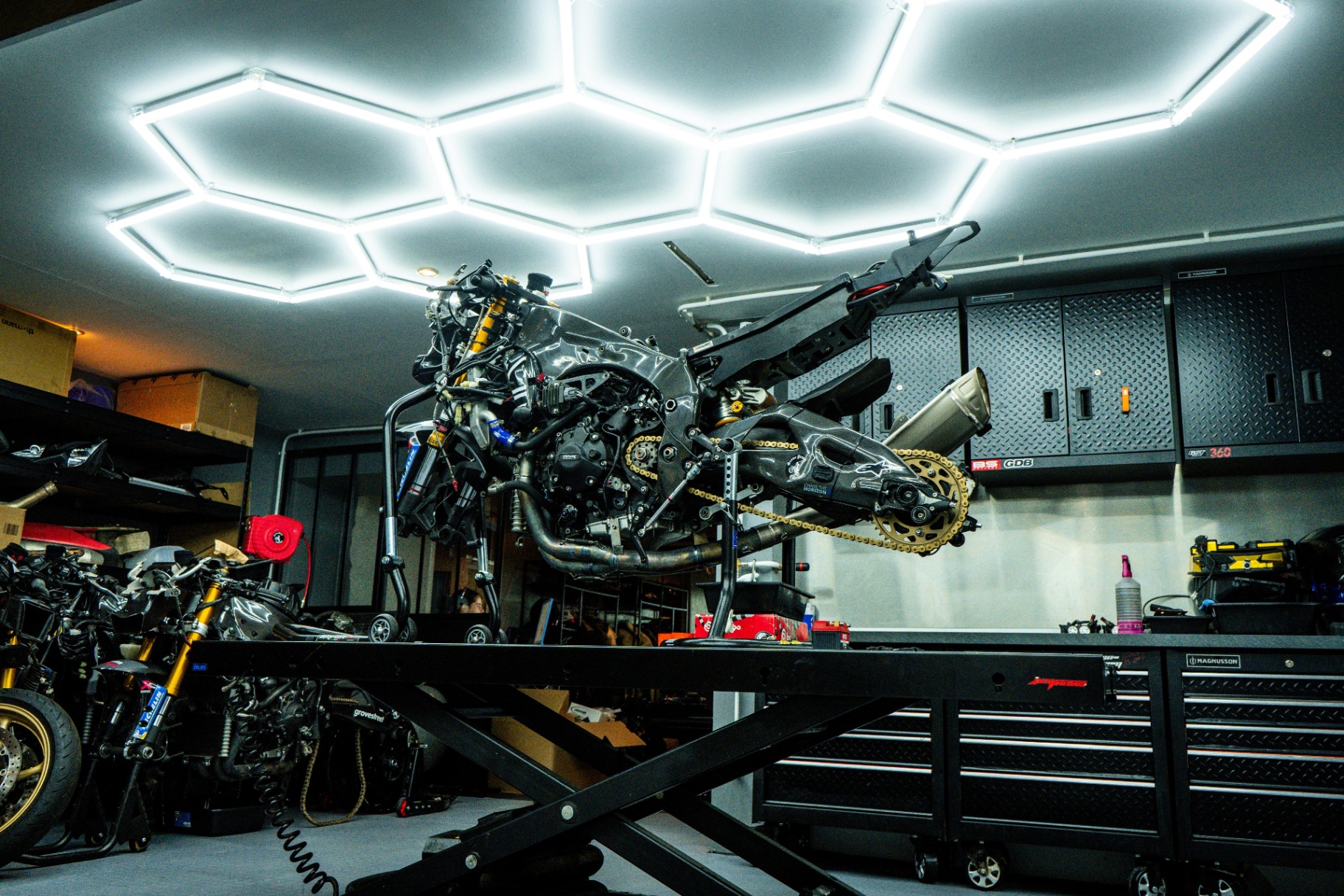 Garage & Services